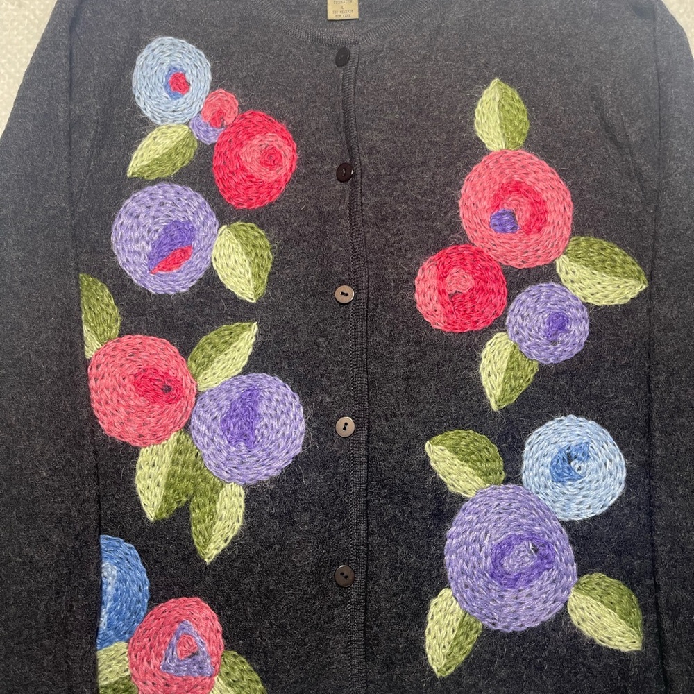 Teddi Vintage Women’s Embroidered Floral Cardigan Sweater 100% Wool button down